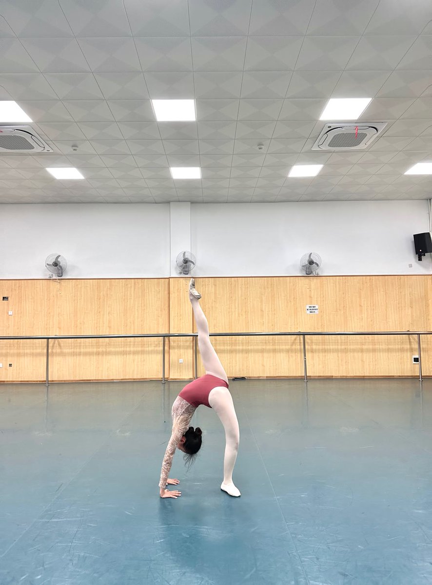 舞蹈生摄影 on Twitter: 一字马舞蹈生 ，更多舞蹈生图集见置顶 舞蹈生 艺考生 一字马