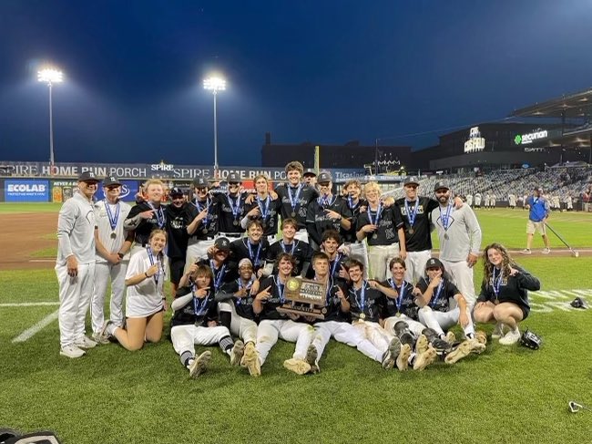 So incredibly proud of this team! Seniors, your leadership has continued to keep our program at the top! You will surely be missed! #runasone #statechampions @trevor_lee18 @GriffinJohnsto6 @joe98741980 @AidenMakovicka4 @Rschwell21 @ERHSRaptorsBB