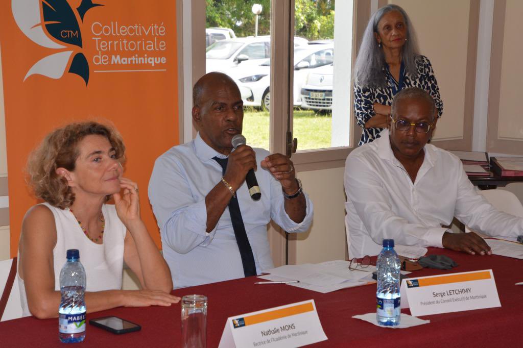 CTM_Martinique's tweet photo. #ACTUSCTM

La Collectivité Territoriale de #Martinique expérimente le dispositif « gratuité des livres scolaires » dans les établissements volontaires accueillant des lycéens dès la rentrée 2023. Il complète la mesure mise en œuvre par le rectorat au collège. https://t.co/zLCCIm9iEE