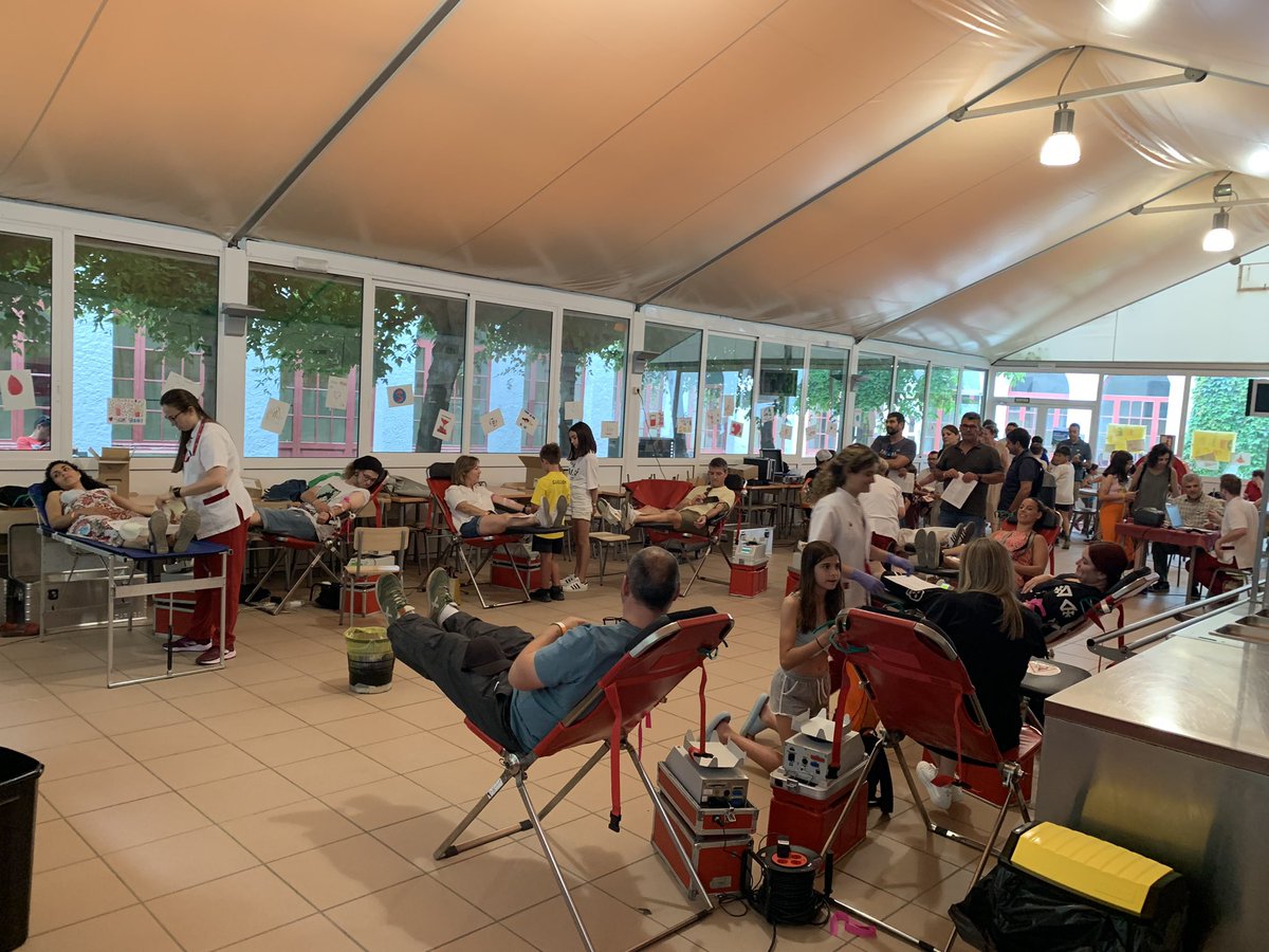 Moltes donacions, families de #JELleida <a href="/donarsang/">Banc de Sang</a>, fills ajudant en la campanya de promoció, gràcies pel vostre exemple. 
#donacioclaver @bancsang_lleida 
#FestaClaver
<a href="/JesuitesEdu/">Jesuïtes Educació</a>