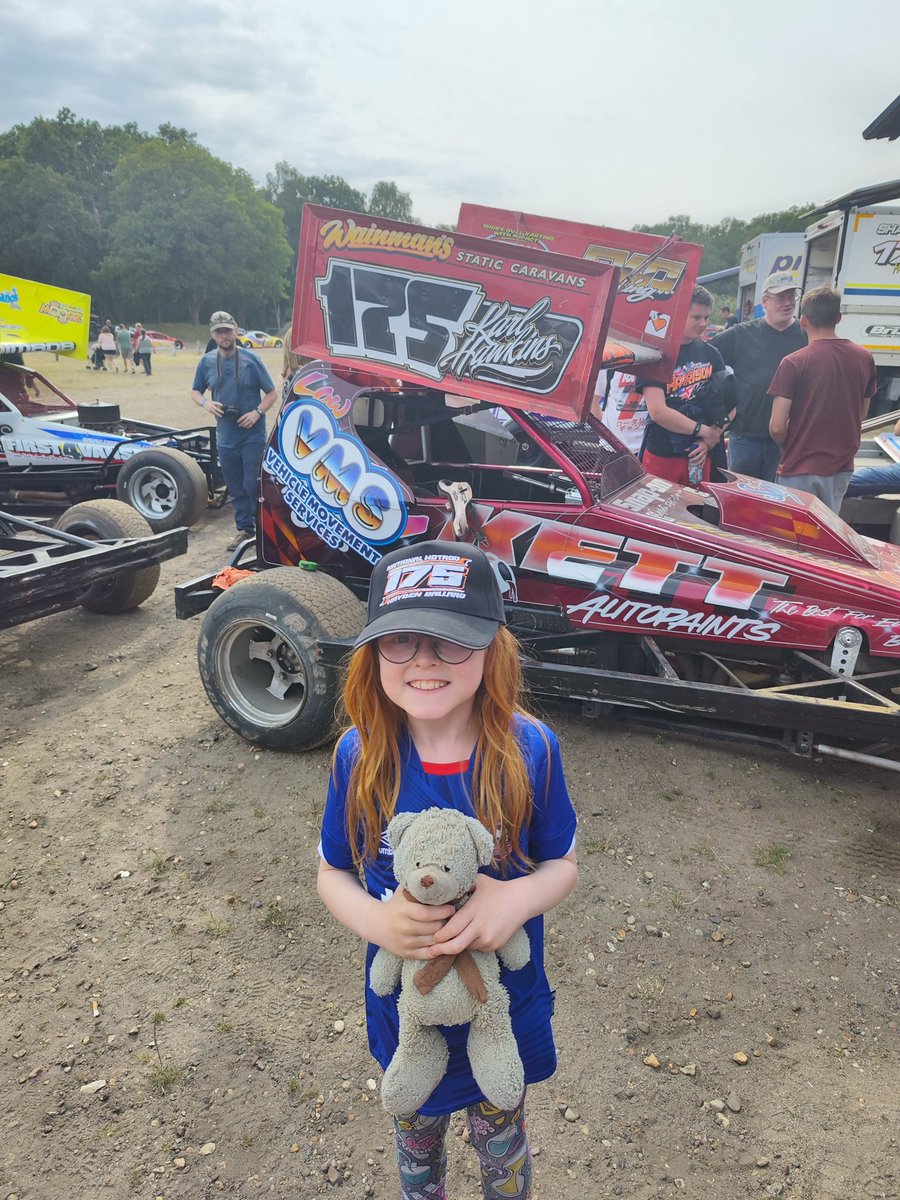 ___ToAD___'s tweet image. Racing Day part 2! THUNDER 500!! Oh what do we have here.... 

175 Ninja Kart Driver, in a 175 National Hot Rod Hat, in front of a 175 Brisca F1!! 

Good Luck 175
