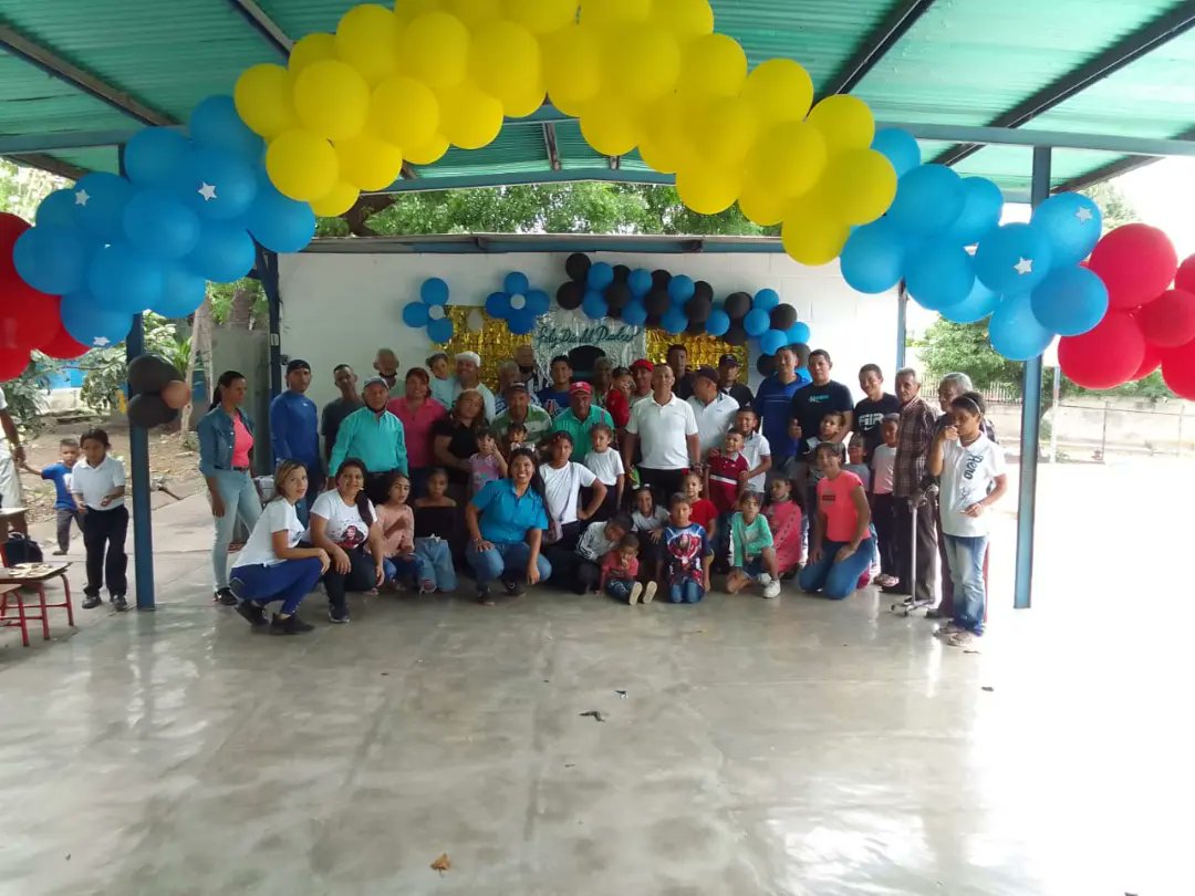 somosimderi's tweet photo. #17Jun Desde las instalaciones de la Escuela Santo Domingo, el equipo de @imderiribarren, junto a sus alegres #Recreadores, animaron y participaron en la celebración el día del padre, en dicha casa de estudio.

¡Juntos Por El Deporte!

 #JuntosPorElDeporte
#Deporte https://t.co/Q5mLbsCocs