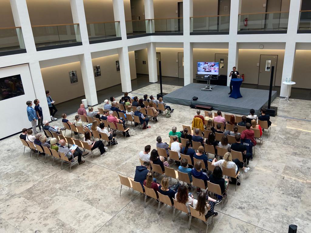 SawitzkiLab's tweet photo. Lev Petrov @woodenrobo presented his work on COVID-19 in children at the Long Night of the Sciences event at @ChariteBerlin 🧑‍🏫

#LNDW2023 https://t.co/cSVEmutMWs