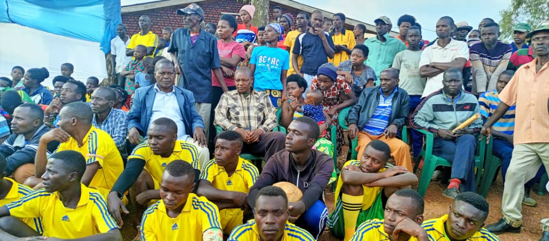 fpr_nduba's tweet photo. @Nduba_Sector muri @ShangoCell gahunda ya #MamaChama igamije kubungabunga isuku mu muryango, yatangijwe ku mugaragaro n'amarushanwa y'umupira w'Amaguru agiye guhuza imidugudu 8 igize aka Kagari. Hazakurikiraho igikorwa cyo kugenzura isuku mu Ngo; mu mashuri n'ahandi
@PudenceR https://t.co/JXcdvESrxt