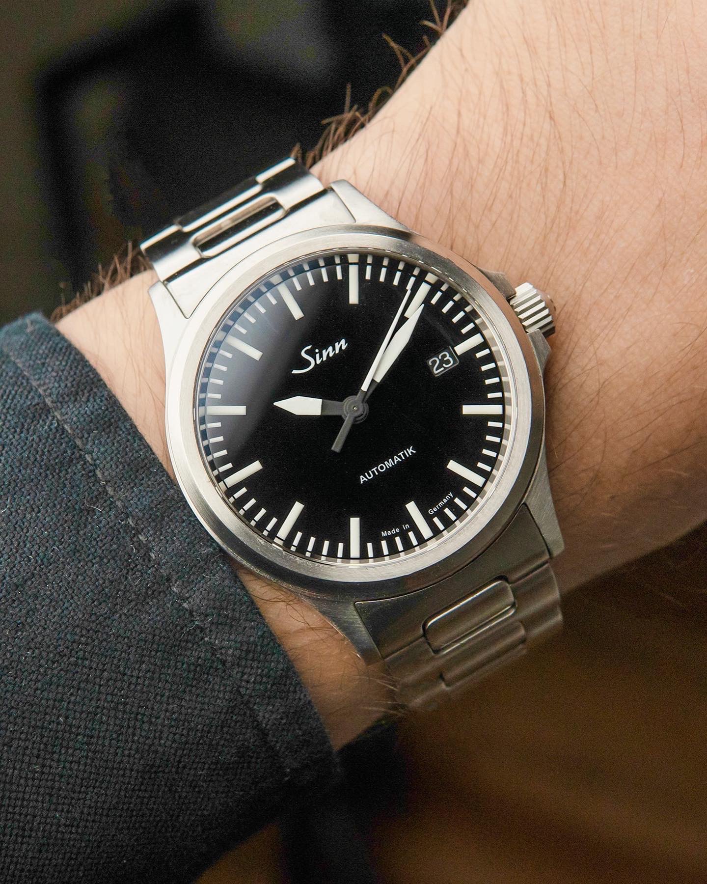 Teddy Baldassarre on X What is your go to everyday watch A longtime staple in my collection the Sinn 556 offers impressive legibility and excellent wearing dimensions in a utilitarian package. https t...
