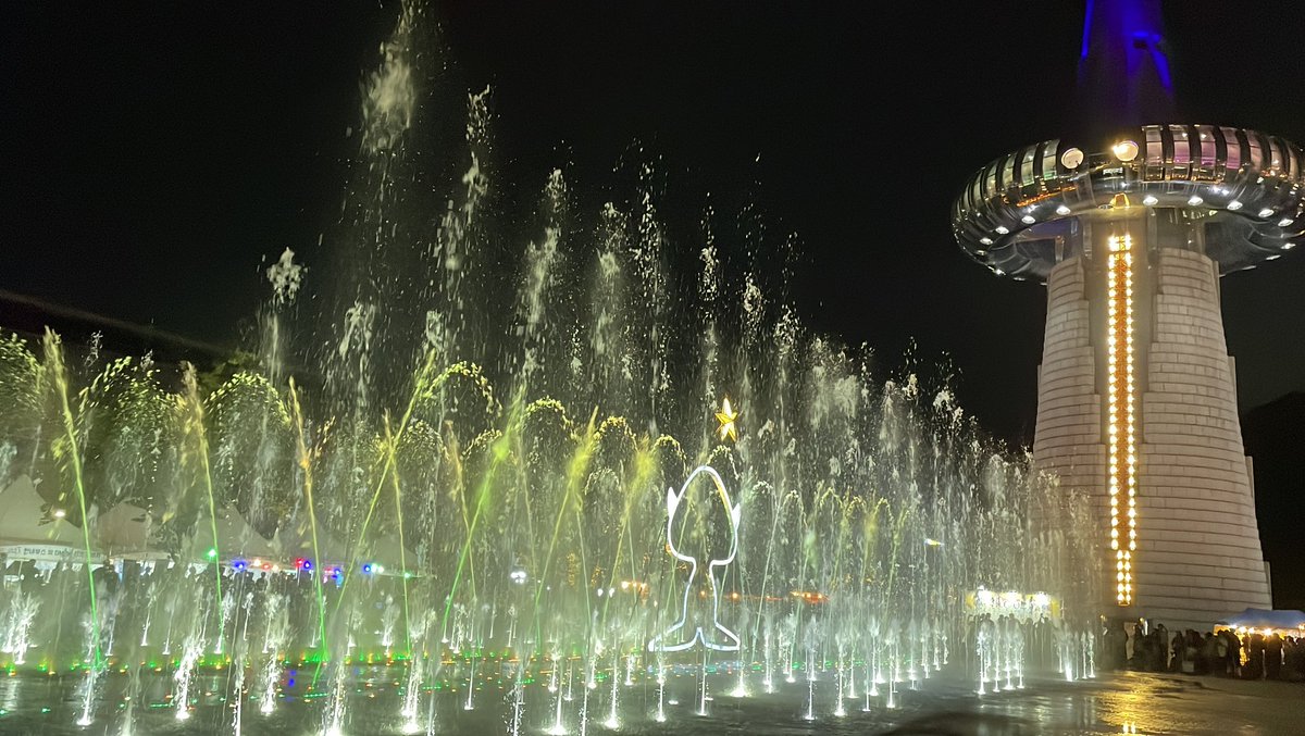 #여니왔어요 
아까 영통으로 우리 지역 놀러온 팬 중 한명을 찾았니ㅋㅋㅋㅋ
날 본다고 멀리서 여기까지 다들 와줬어ㅠㅠ
너로 인해 인연이 돼서 몇 년동안 이어가며 좋은 사람들 만난 것 같아 참 고마워!
우리 오래보자 너까지 채연아!
이렇게 같이 디너쇼 갈게🤍