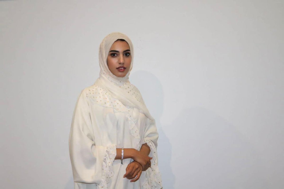 muscat_media1's tweet photo. جلسة حوارية بعنوان: آفاق جديدة في العمل التطوعي (تعزيز قيم التطوع والتعاون كأدوات قوية لتحقيق التقدم والتنمية في عمان).
-
أعلنت الشبكة العمانية للمتطوعين تعاون عن إقامة جلسة حوارية بعنوان : آفاق جديدة في العمل التطوعي تحت رعاية السيدة وفاء البوسعيدية -الموقرة ، حيث سيقام يوم الاثنين الموافق ١٩ يونيو ٢٠٢٣  في الجمعية العمانية للكتّاب و الأدباء، والذي يهدف إلى تعزيز ثقافة التعاون وتعزيز العمل الجماعي في المجتمع مع شخصيات رائدة في العمل التطوعي. تأتي هذا الجلسة كجهود مبذولة من قبل الشبكة لتعزيز قيم التطوع والتعاون بين أفراد المجتمع العماني.

حيث يعد كتاب "آفاق" مصدرًا قيمًا للمعرفة والإلهام للمتطوعين وأفراد المجتمع على حد سواء. يتناول الكتاب مواضيع متنوعة تتعلق بالتعاون والعمل الجماعي، بما في ذلك أهمية التعاون في التنمية المجتمعية والتعلم من التجارب الناجحة للمتطوعين في مختلف المجالات.

وقد ألف كتاب "آفاق" المستشار السابق للشبكة المغفور له هشام عبدالسلام . يتضمن الكتاب أيضًا قصص نجاح حقيقية لأفراد تعاونوا لتحقيق تحسينات إيجابية في المجتمع، مما يعزز التحفيز والإلهام لدى القراء.

تعتبر الشبكة العمانية للمتطوعين تعاون منبرًا مهمًا للتطوع في السلطنة، حيث تسعى إلى تعزيز ثقافة التطوع وتعزيز الوعي بأهمية المساهمة الفعّالة في تنمية المجتمع و تحقيق التنمية المستدامة.

حيث تعكس الجلسة الحوارية مع شخصيات رائدة في العمل التطوعي مجموعة من التجارب الثرية والتحديات التي يواجهها المتطوعون، وكيفية التغلب عليها من خلال التعاون الفعّال والتنسيق المثالي بين الأفراد والمؤسسات.

حيث أضافت عائشة الفارسية قائدة المشروع ؛أن مصدر إلهام الشباب العمانيين هو التبادل المعرفة والخبرات في مجال التطوع والعمل الجماعي. ومن خلال هذا الكتاب، يتم توفير نصائح وأدلة عملية تساهم في تحسين جودة العمل التطوعي وتعزيز قدرات المتطوعين في تحقيق التأثير الإيجابي في المجتمع، ويدفعهم للمشاركة الفاعلة في العمل التطوعي وتعزيز ثقافة العمل التطوعي والمسؤولية المجتمعية. كما تتطلع الشبكة إلى أن يسهم الكتاب في بناء شراكات قوية مع المؤسسات المحلية والدولية لتعزيز التعاون وتحقيق تنمية مستدامة شاملة.
https://t.co/hx5m7ANffi
