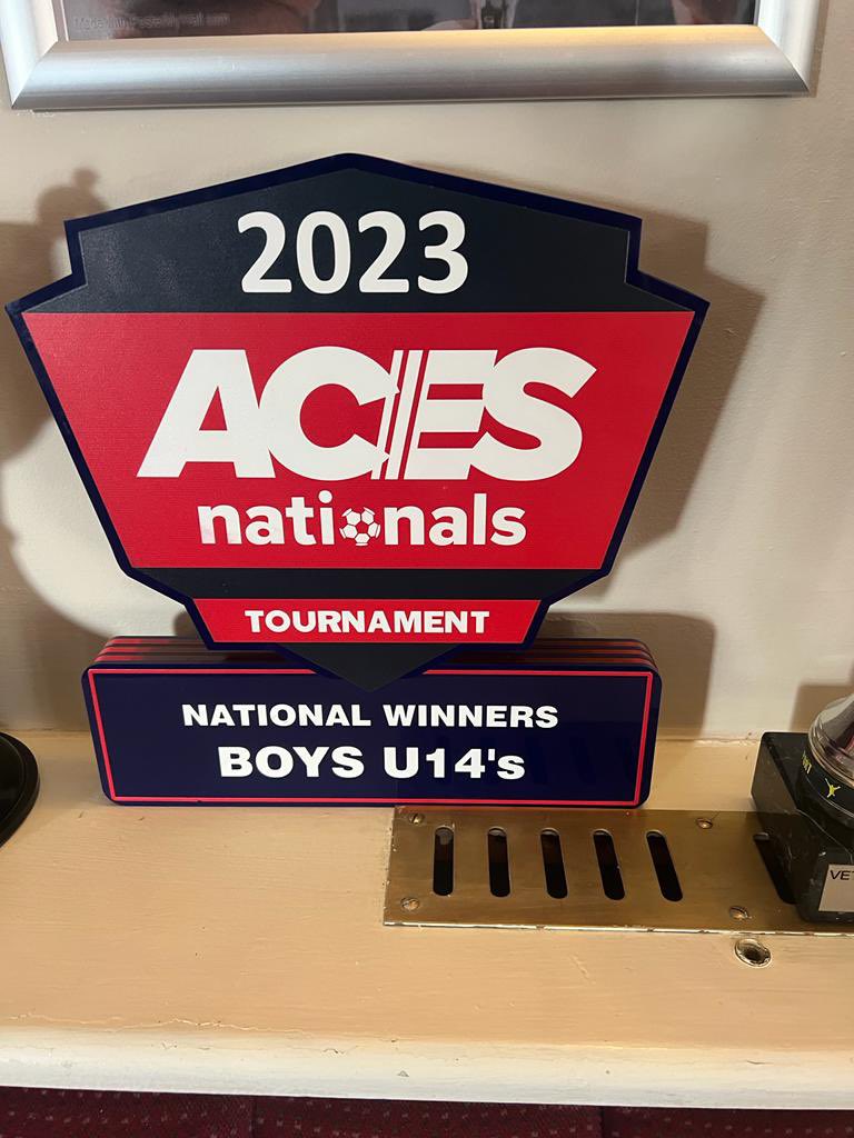The latest trophy on the shelf at the club

@ColneyHeath_EJA Under 14s National Champions Trophy

Magnificent achievement

@ACESfootballUK 

#THEFUTURE⚫️⚪️
#UPTHEHEATH⚫️⚪️