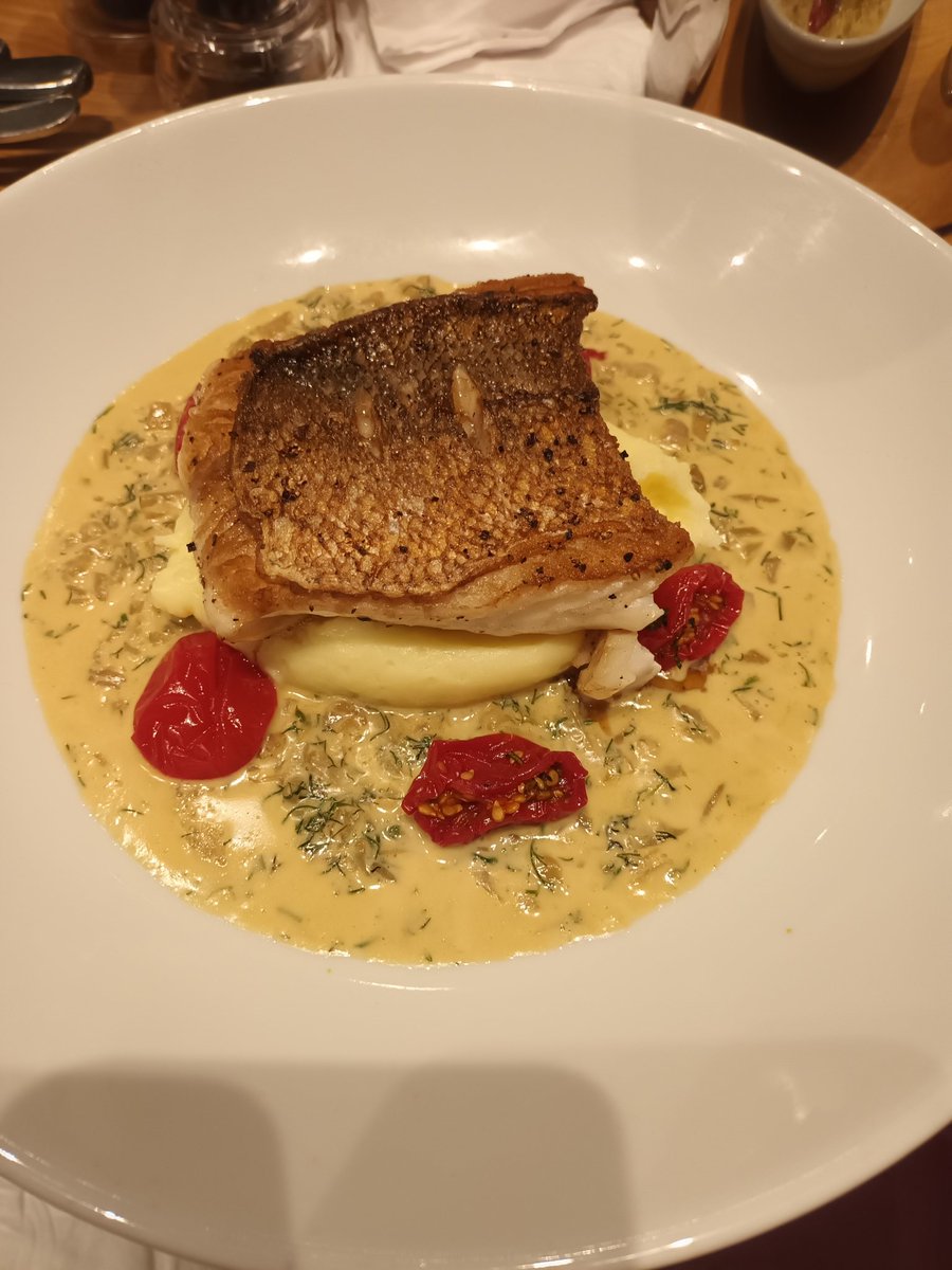 thomsok's tweet image. Really excellent Hake, Crab sauce and creamy mash @FirstCoast1 this afternoon! #Edinburgh #Dalry