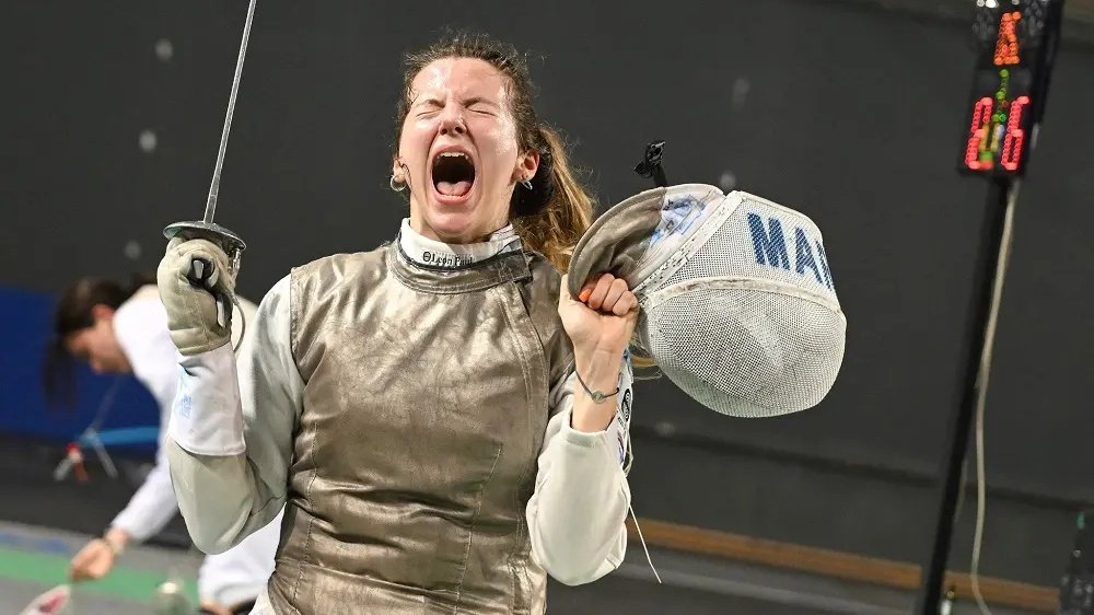 poliziadistato's tweet photo. Campionati europei 🇪🇺 individuali di scherma🤺 #Plovdiv2023 Italia🇮🇹 sul podio con i poliziotti👮🏼‍♂️👮🏻‍♀️ delle #Fiammeoro #DavideDiVeroli domina e vince l'oro🥇nel torneo di spada maschile #MartinaFavaretto e #AliceVolpi conquistano argento🥈e bronzo🥉nel fioretto femminile 💪💪👏👏👏 https://t.co/TdQ094oN3w