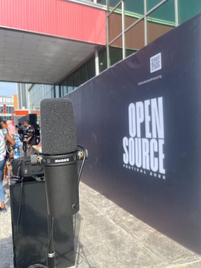 studiopapayas's tweet photo. Open Source Open Mic
@olanetsoft @iamnotstatic
@didicodes @tech_queen
#oscafest23 https://t.co/f5XmYOMkG9