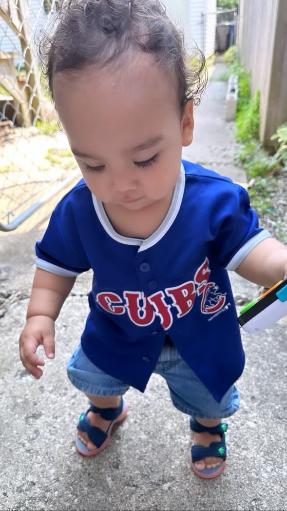 SueHappy3's tweet photo. Chicago baby! 😎🤟🏽
Ready to go celebrate his Queen bday!
#chicagotoddler #Chunky #curlyboy #abuelasSuefaveboy #almostwalking
@Cubs #ootd https://t.co/0Etlgo9kEm