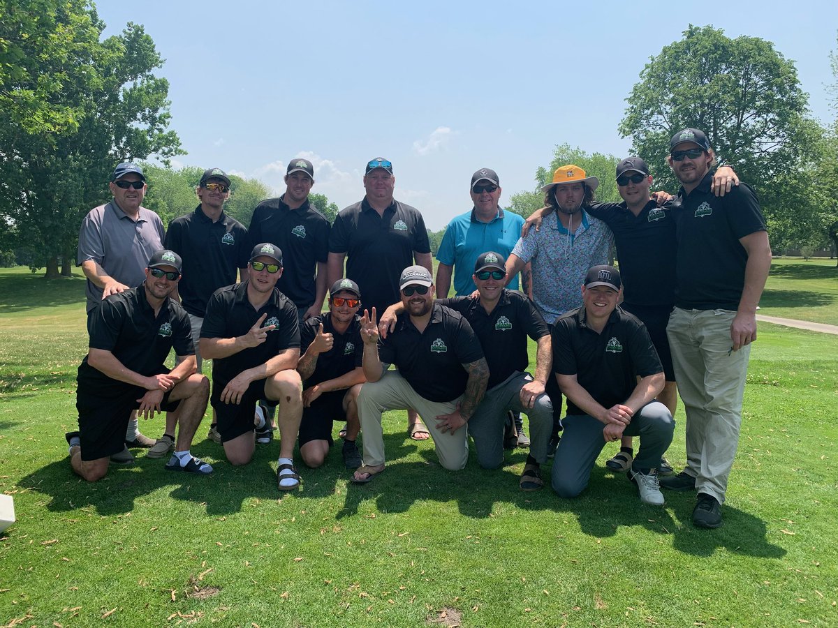 2023 Rams Golf hosted by the <a href="/MitchellGCC/">Mitchell Golf & Country Club</a>  Couple of Rams rookies chippin in for the win! Thank you to the Rams wives for allowing back to back weekend festivities #MVP 
🐏🐏🐏