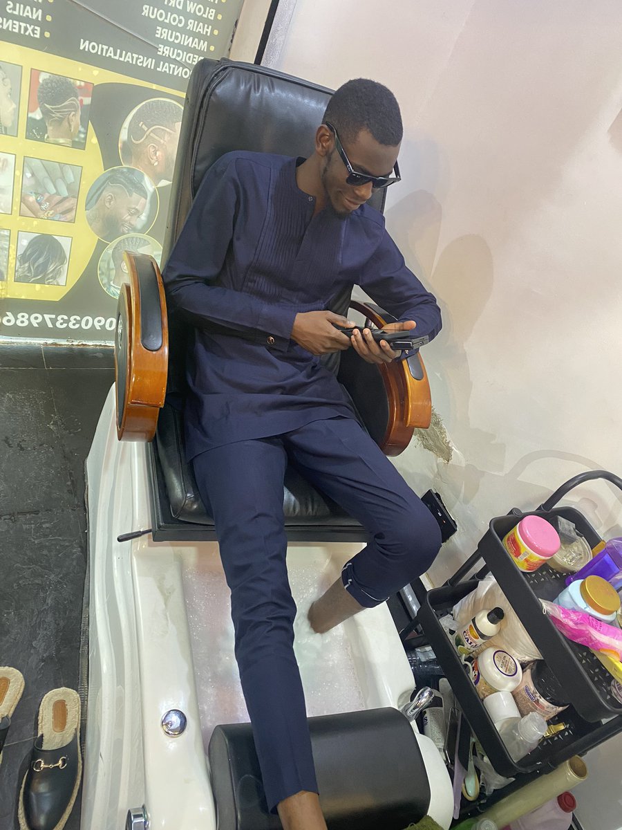Dmayorusalon's tweet image. The Mayor himself here for pedicure and manicure 💅 

@Ekitipikin -Our CEO

Gwarimpa Abuja