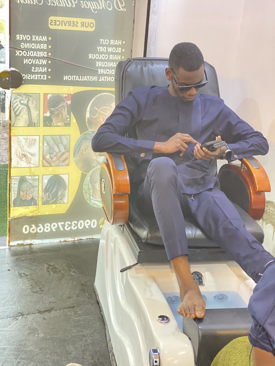 Dmayorusalon's tweet image. The Mayor himself here for pedicure and manicure 💅 

@Ekitipikin -Our CEO

Gwarimpa Abuja