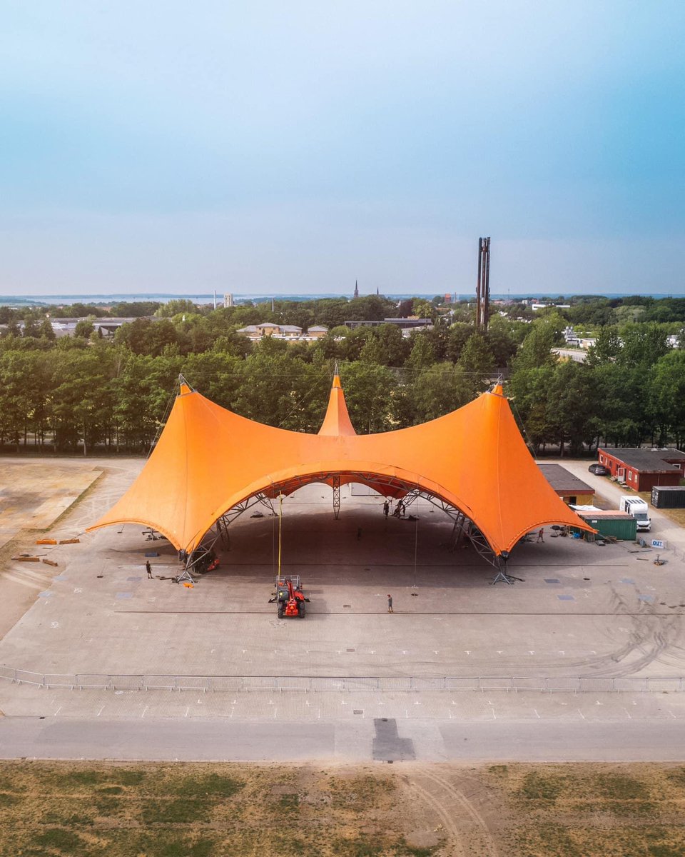 “Endelig. Endelig. Maler drømmene orange” - Tobias Rahim.
#rf23 #festival