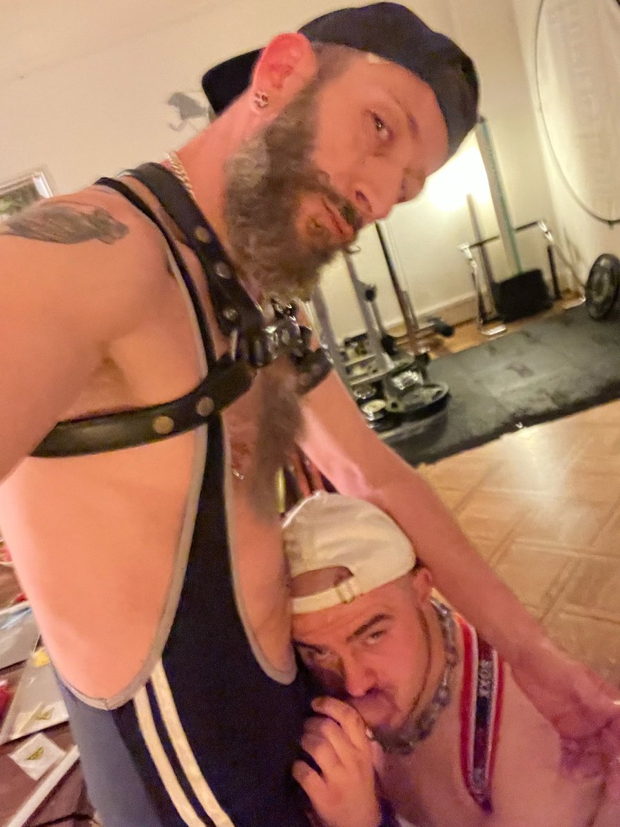 Varied_Master's tweet photo. ���� Mon batard alpha @swssmkr était en manque hier soir, il en a pris pour son grade! Et à bien été dosé! 🐷💦

@LesPompeurs
@lefrencharmant
@Secteurx_Paris 
@Hottest_Mens 
@bitesfrance
@FrenchiesCocks #maqueue @maqueuecom 
#gaypornactor #maqueue  RETWEET 🤩 https://t.co/rTZPlvomxa