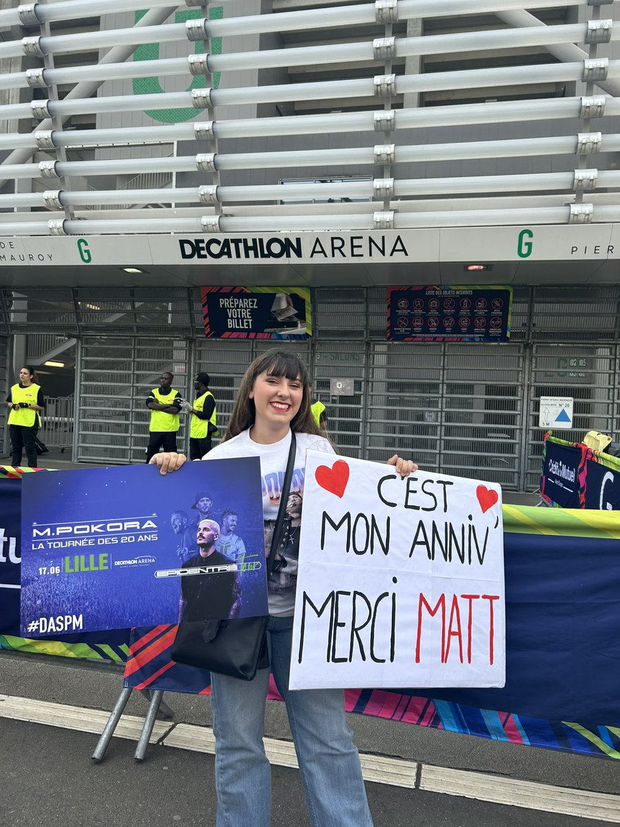 DecathlonArena's tweet photo. Nos fans sont impatients a quelques minutes de l’ouverture des portes🤩

#mpokora #epicentre #epicentretour #lille #daspm https://t.co/OfynozB4Up