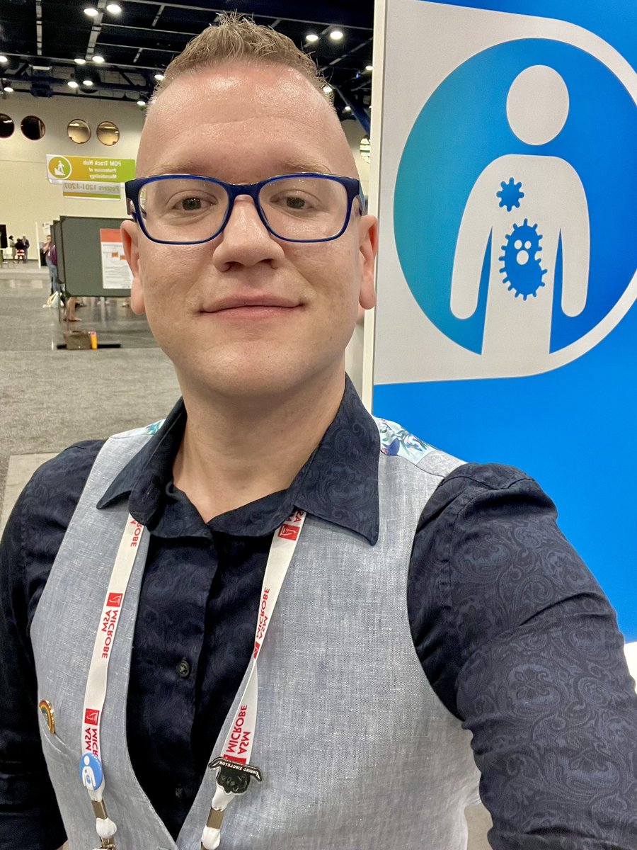Excited to share my science and spread the knowledge @ASMicrobiology !!! Thanks @BSingletons for making my first experience so enjoyable
#ASMicrobe #hmb #LGBTQ #LGBTQinSTEM #ScienceTwitter #scienceisforeveryone #dressedtoimpress