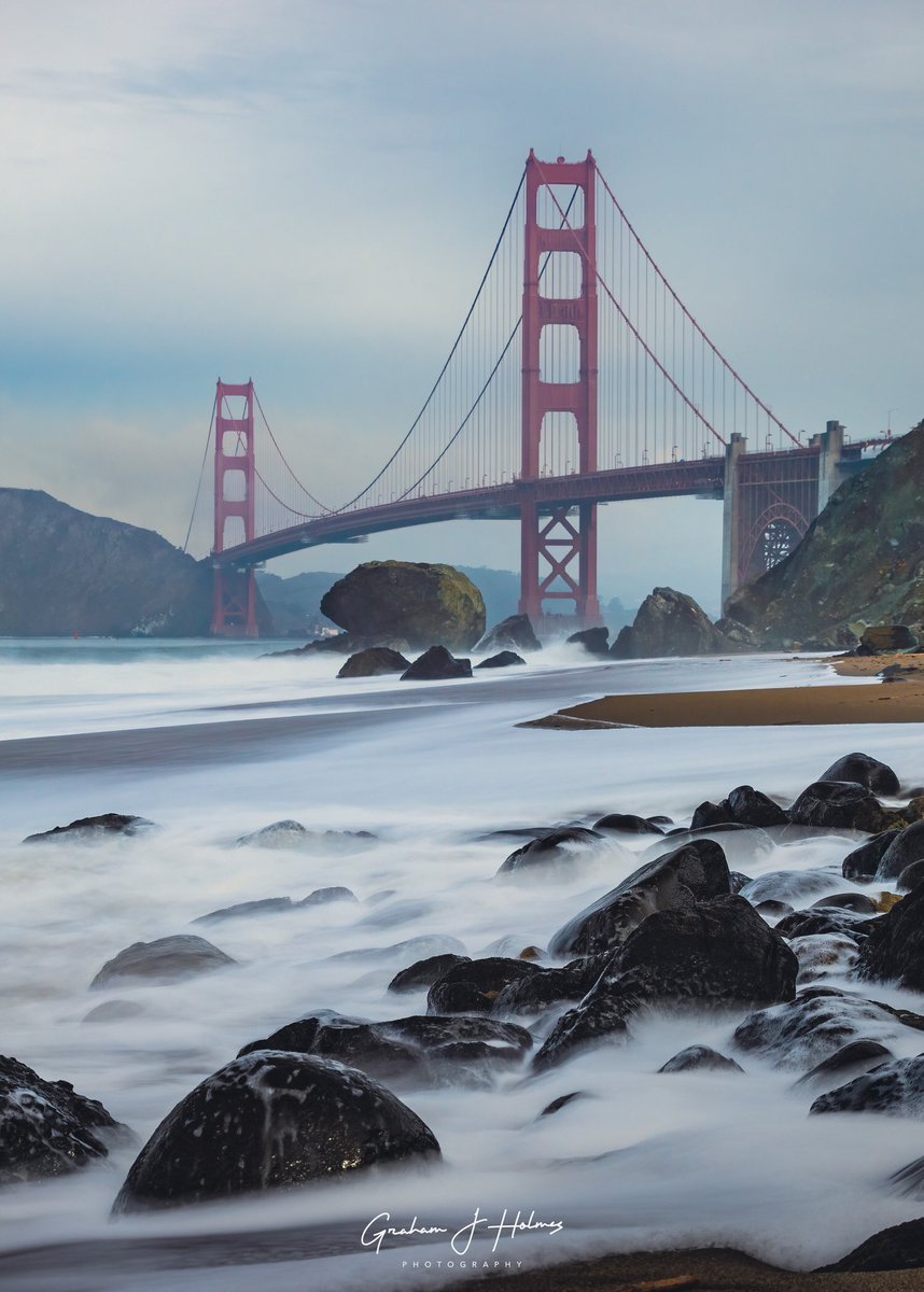 The Golden Gate Bridge on a misty day. #goldengatebridge #sanfrancisco #marshallsbeach  #californiaadventure 

.
.
.
.

#canonexploreroflight #canonusa #ShotOnCanon #adventurephotography #travelphotography #adobelightroom  #california  #hey_ihadtosnapthat2 #teamcanon