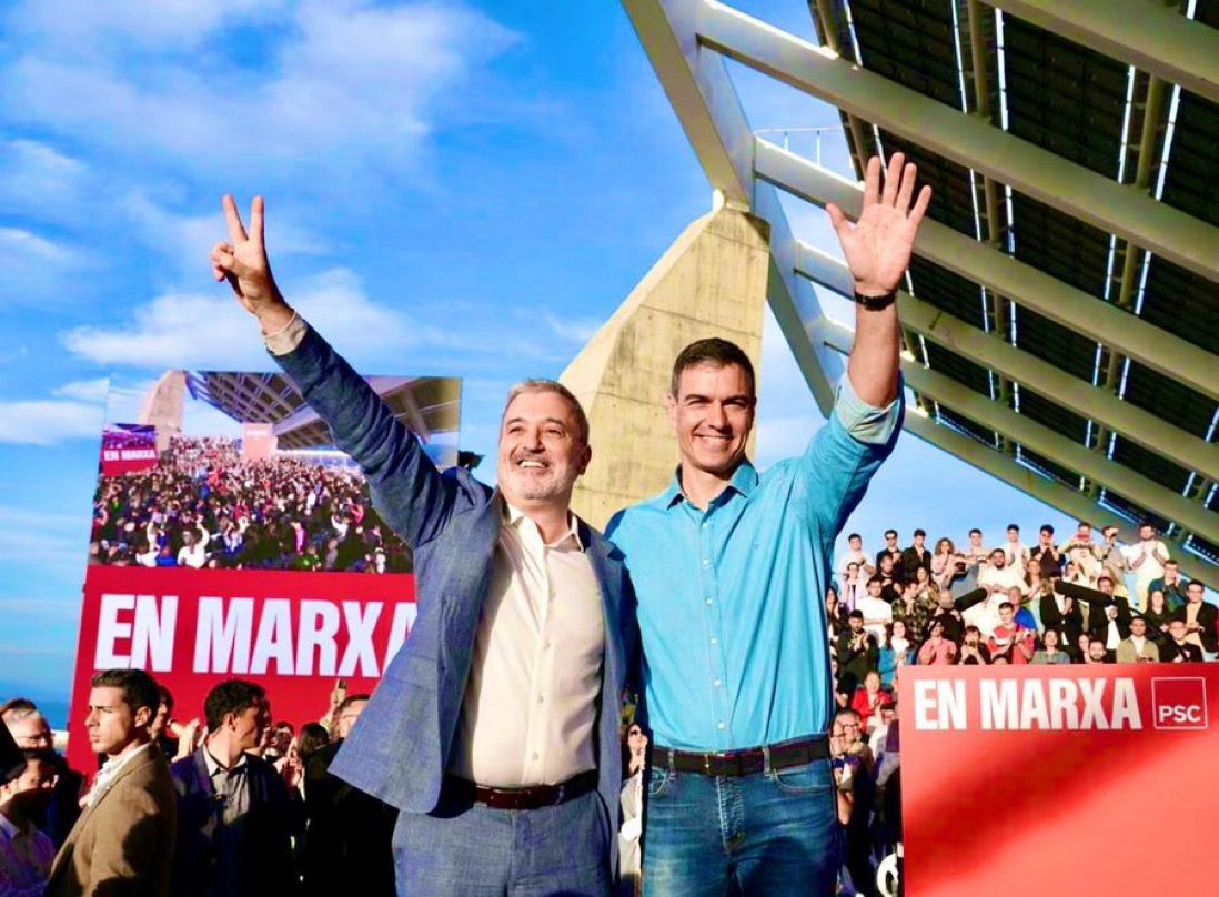 PSOE's tweet photo. ¡Enhorabuena @jaumecollboni! ✊🏾

Hoy ha ganado el progreso, la libertad, la coherencia y los ciudadanos y ciudadanas de Barcelona.

Hoy Barcelona, tiene nuevo alcalde socialista. 🌹 https://t.co/9nG5eBBLVK