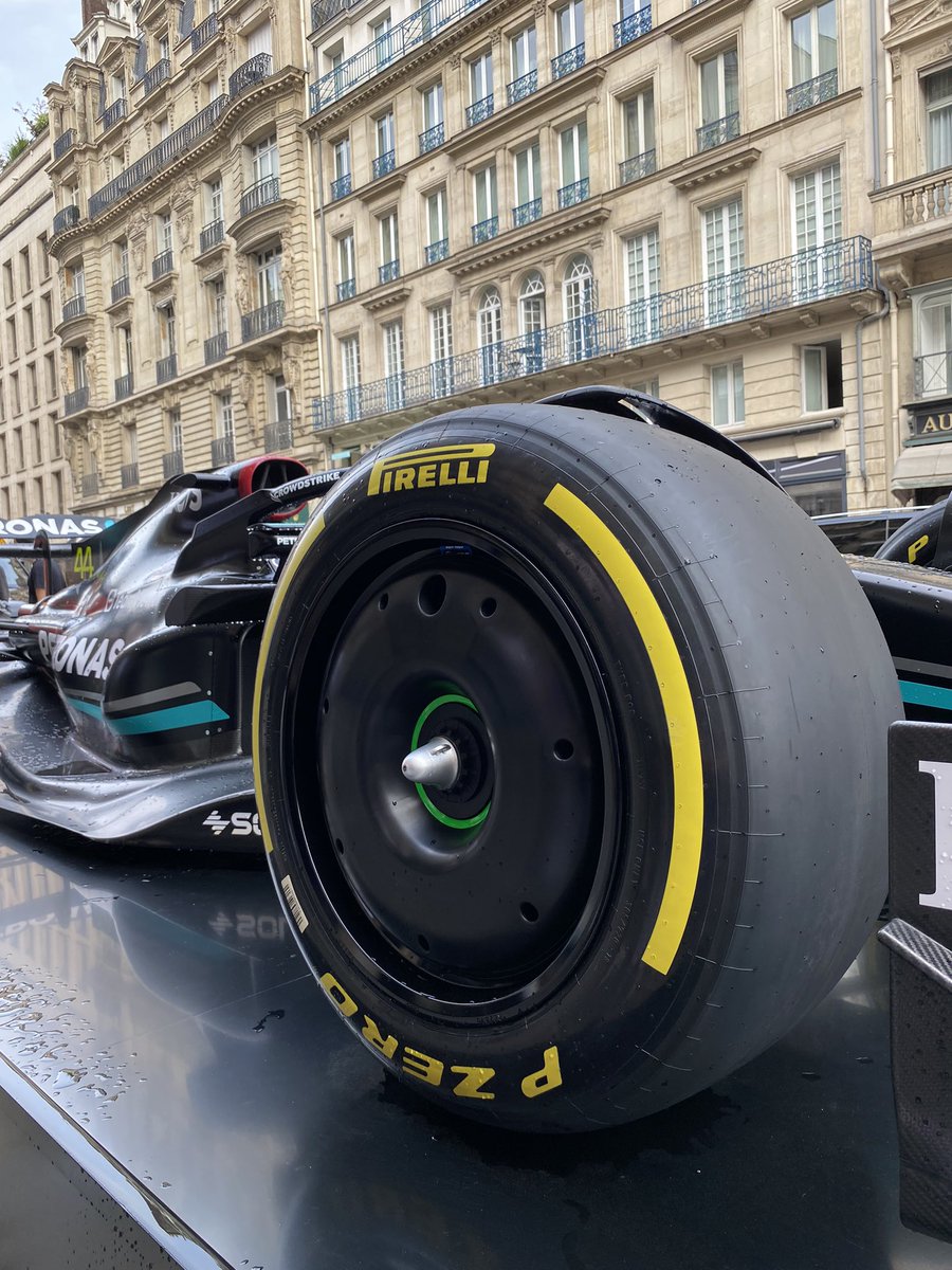 🏎️ F1 Mercedes (IWC)

📍Place Vendôme, Paris