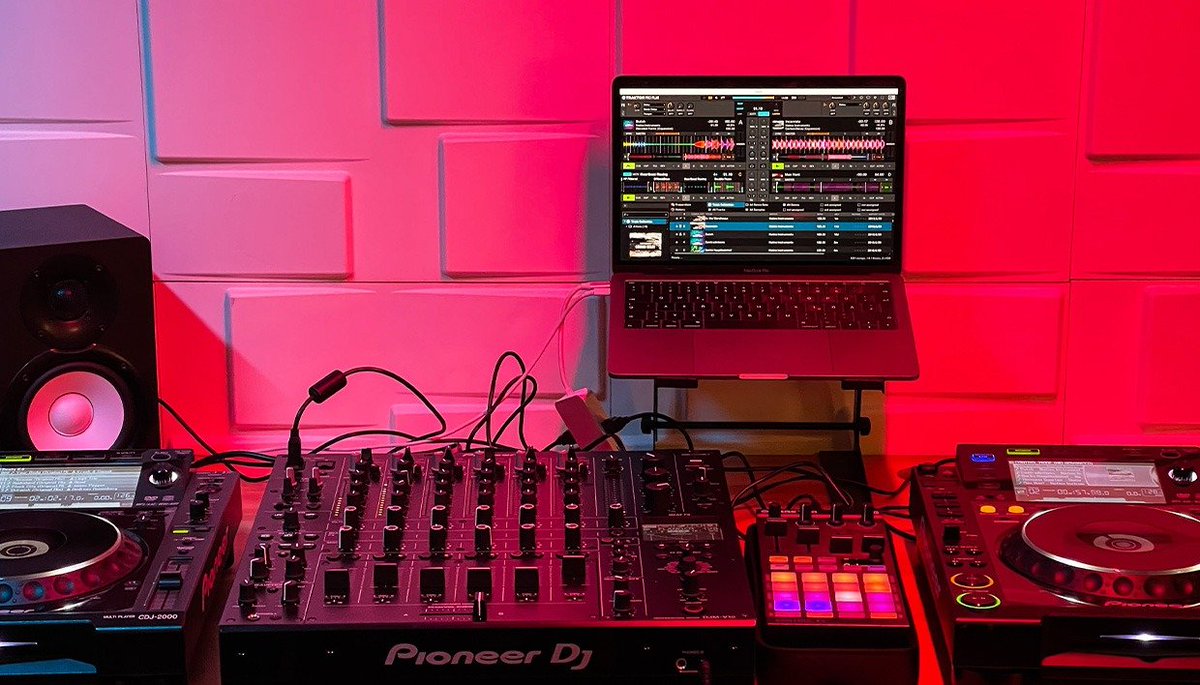 inanda884fm's tweet photo. #THE_SHAKEDOWN_SHOW 23:00 Till 02:00 With @iamCannonSA
.
#WEEKEND_UNLOCKER_MIX
THOKOZELA I-MIX KA "@DjNandos"

#ContactUsInStudio
WhatsApp : 068 764 9969
Twitter : @inanda884fm
https://t.co/vAF39sgScr
.
#RateTheMix
#UnlockTheWeekend
#TodaysBestRadio https://t.co/rdhuIl1i8X