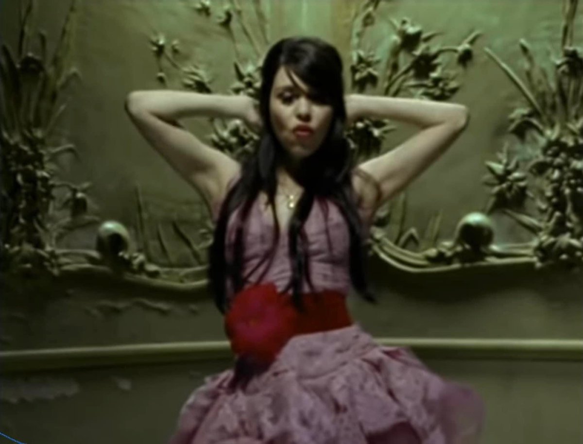 Rosa Pastel de Belanova sobrepasa los 200 Millones de vistas en YouTube e ingresa por primera vez después de 13 años al Top 50 de Spotify México siendo la única canción pop en el top