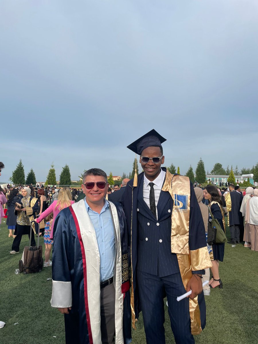 abakarhmt2's tweet photo. I’m so glad to announce you one of the must beautiful day of my life yes i’hve successfully graduated i actually would like specifically thank my dears teacher Döç. Dr Yasin acar and Döç .Dr Adil akinci without forgetting the others teachers and i appreciate them i am so thankful https://t.co/XRQQquFUAL