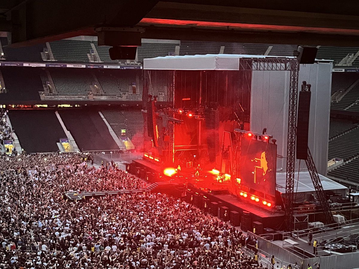 Polly Cziok tweet media