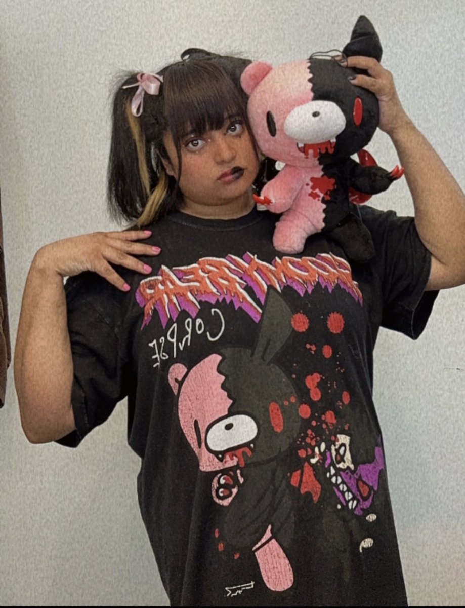 Reynoldssign_cw's tweet photo. Besties for the restie I love my new @corpse x @GloomyBearStore 💕🖤 https://t.co/i9CzcKNrx7