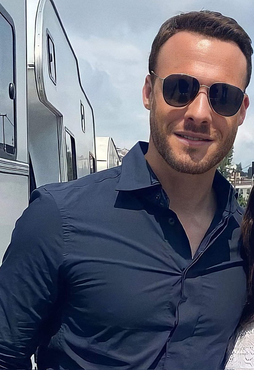 Cmvc_Bursin's tweet photo. Aşkim ❤️‍🔥

No es guapo, es impresionante 😍

La perfección existe y es:
Simplemente The B🩶💫

#KeremBürsin https://t.co/4KmDQhVxQ7
