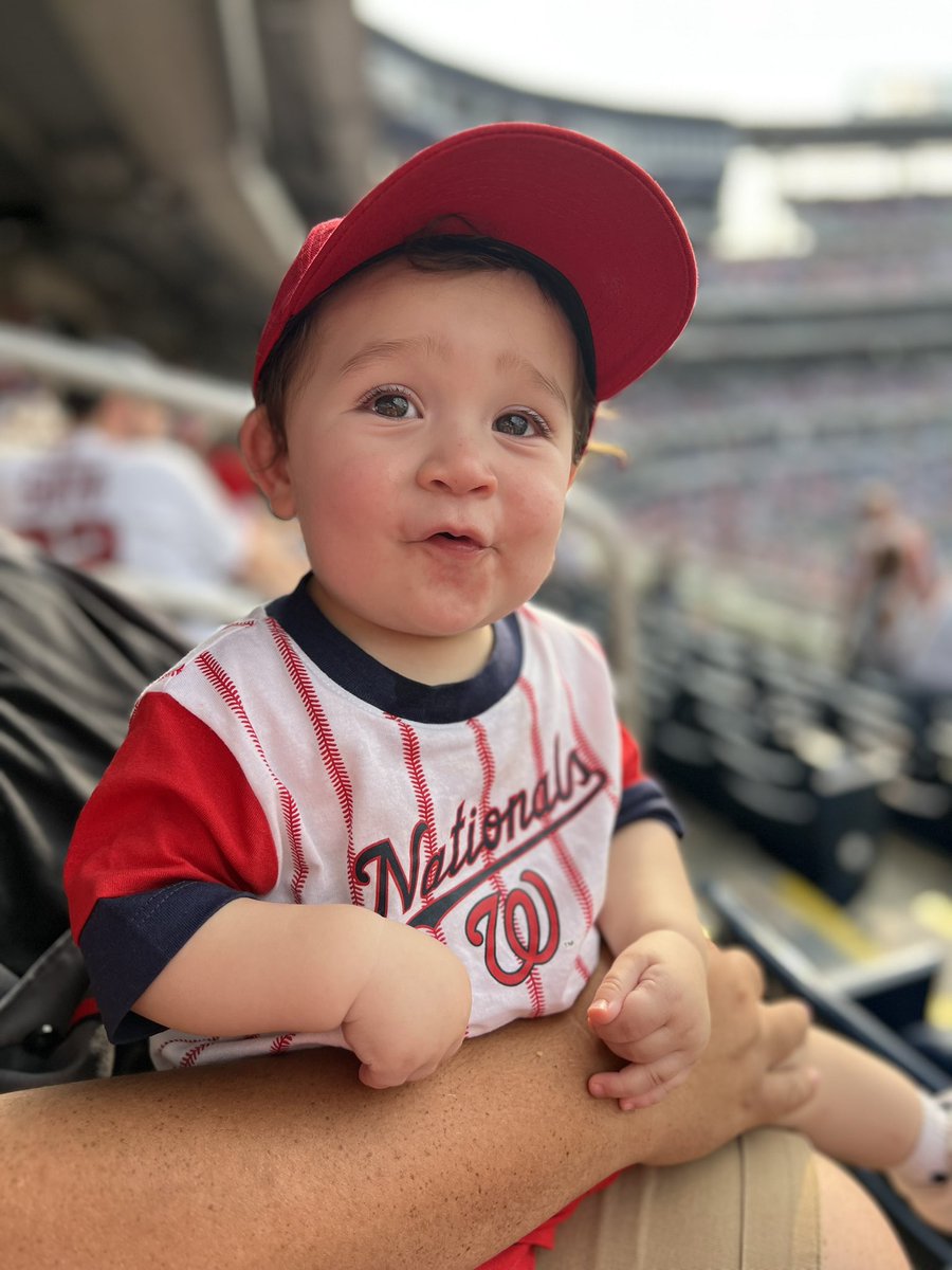 MsBrightwellELA's tweet photo. @Nationals celebrating Father’s Day a day early with this guy’s first game! https://t.co/268esyJSQ8