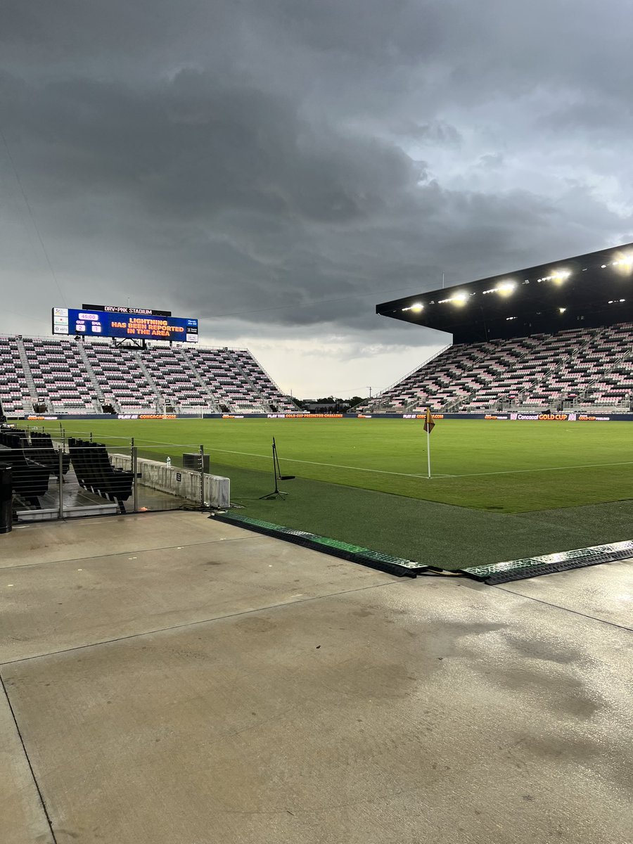 Here at DRV PNK Stadium for Gold Cup - Preliminary Round action. Currently French Guiana 🇬🇫 has a 2-1 lead over Sint Maarten 🇸🇽. And we are in a weather delay. @AreaSportsNet 
#Concacaf | #GoldCup | #CopaOro