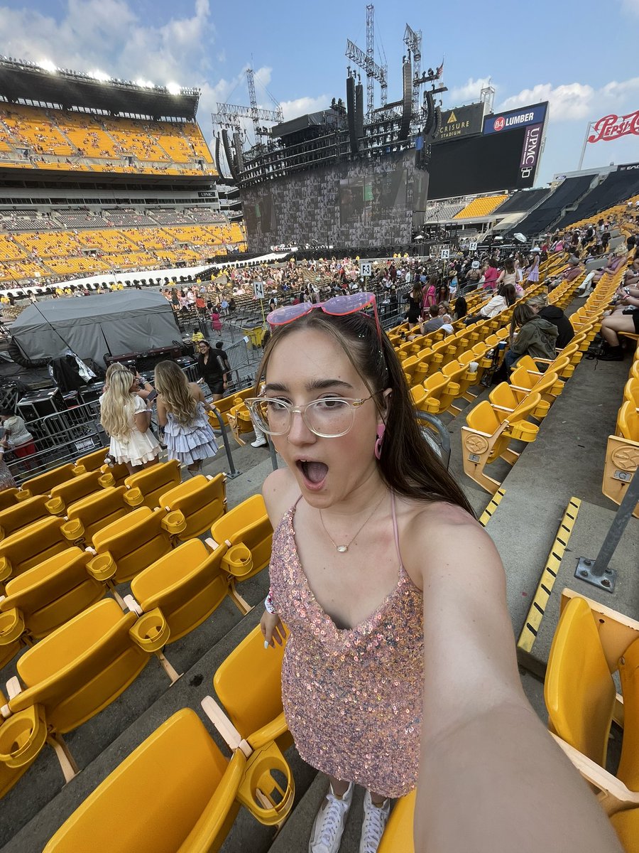 madisonanndell's tweet photo. GUYS. https://t.co/bCsK2k92wm