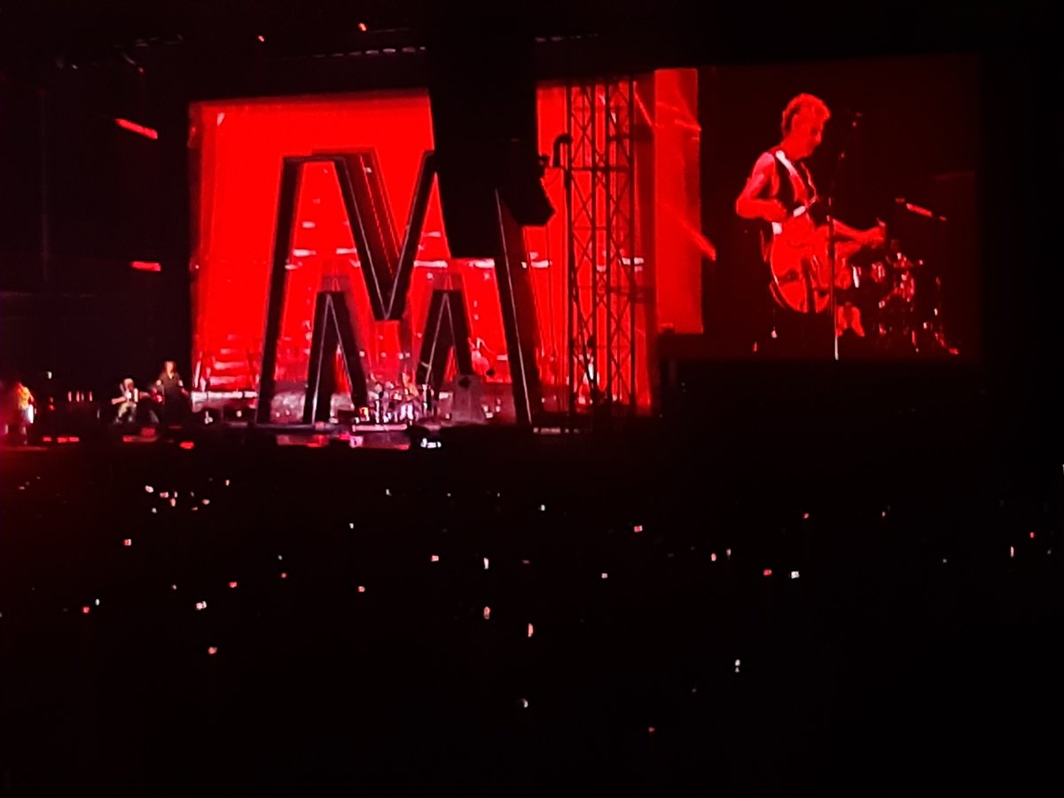 Amazing gig this evening, and then found out we were two rows behind the equally amazing @geofftech who thought I looked familiar. Always worries me when people say that! #ReachOutAndTouchTrains