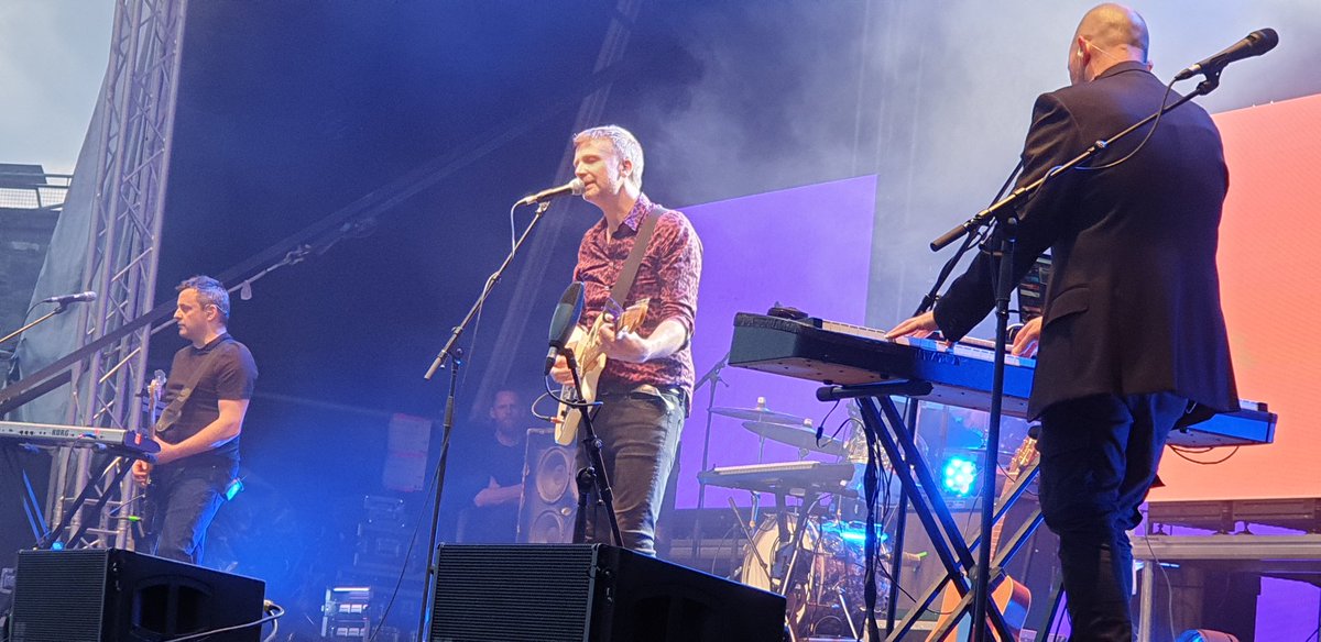 WHAT A GIG!! 🥰 @BellX1 managed to bring the 🌞 back to @KingJohnsCastle #Limerick
Brilliant support by @thisistalos
@mydolans @cat_ob