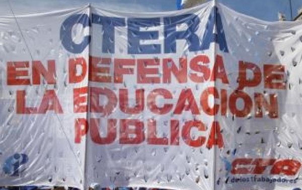 🚨#URGENTE🚨
Ante la violenta represión al pueblo jujeño #CTERA convoca a la Junta Ejecutiva para resolver un PARO GENERAL.  
#NoALaRepresion 
#FuerzaJujuy