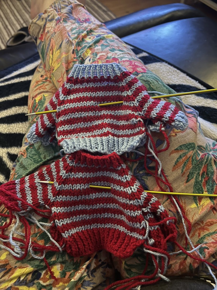 Pumplady55's tweet photo. Been knitting again #twitterknitter #knittingtwitter #knittwit https://t.co/hBYD9xspsn