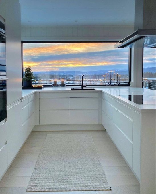JyliLap's tweet photo. kitchen with a view https://t.co/XTu7VrheSX