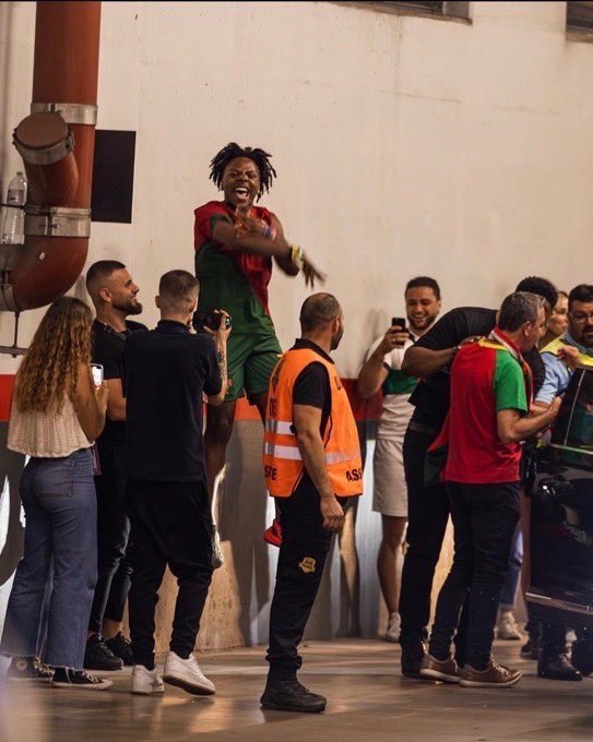 SpeedUpdates1's tweet photo. Pictures of Speed meeting Ronaldo 👀🐐 https://t.co/HOfslIKtFP