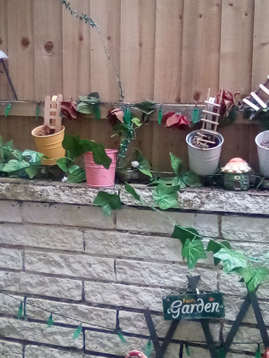 JoanneFreyja's tweet photo. Happy Fairies in my back garden #TinyArea #fairyland π #fairycam #fairyland πππ https://t.co/tAkpOtGX5L