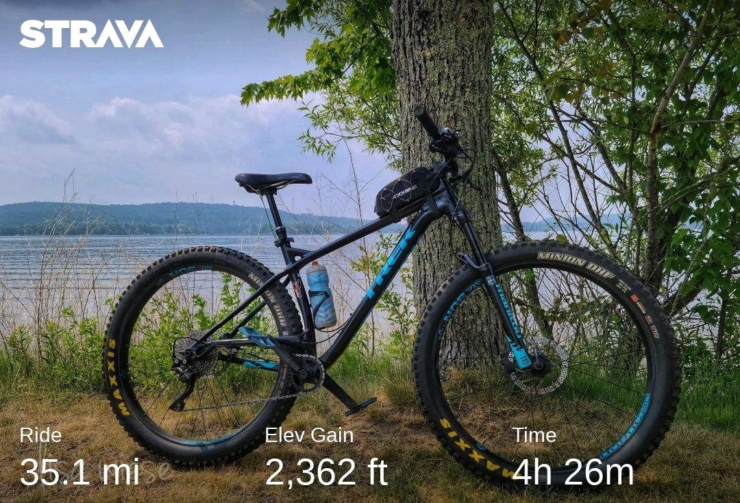 Bits and pieces of the local trail system. It was a great day to ride!
@TrekBikes @Strava @PureMichigan @UPTravel @maxxistires
#WeekendVibes #workout #SaturdayMotivation #biking #cycling #mountainbike