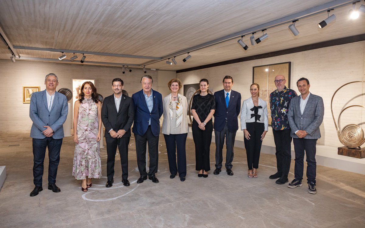 DelPinoSocial's tweet photo. Ayer tuve la oportunidad de disfrutar en primera persona de la presentación de la exposición "Vientos. Un camino en espiral hacia el origen" en la @FMChirino, que apoyamos desde @FundlaCaixa a través de @caixabank. La cultura como pilar fundamental de la sociedad. https://t.co/1sEl0DKpCO