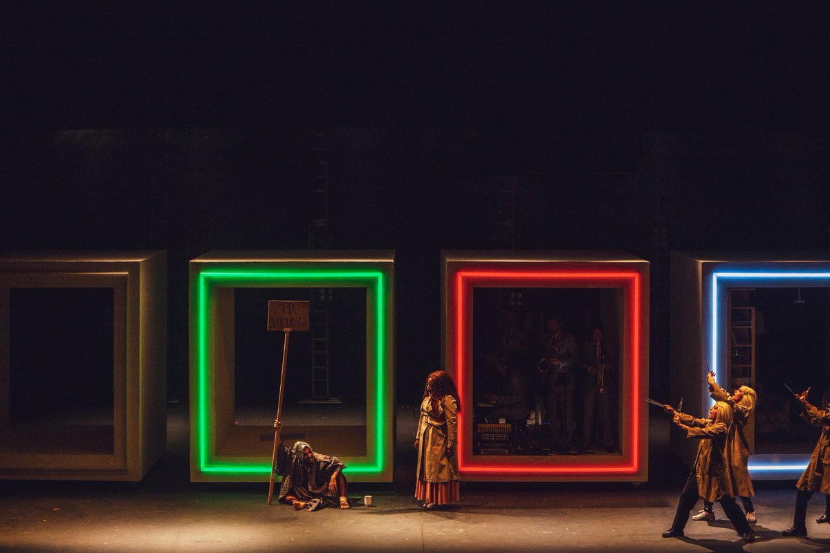 MusicalPreFab's tweet photo. Da ideia ao palco: muitos ângulos do cenário de LOS HERMANOS - MUSICAL PRÉ-FABRICADO, criado por @michelmelamed e @marietaspada 🫀

Amanhã, acontece mais uma apresentação no @teatroliberdadesp, às 19h.

📍Últimas apresentações: até 25 de junho. https://t.co/jvZqwQm1Ye