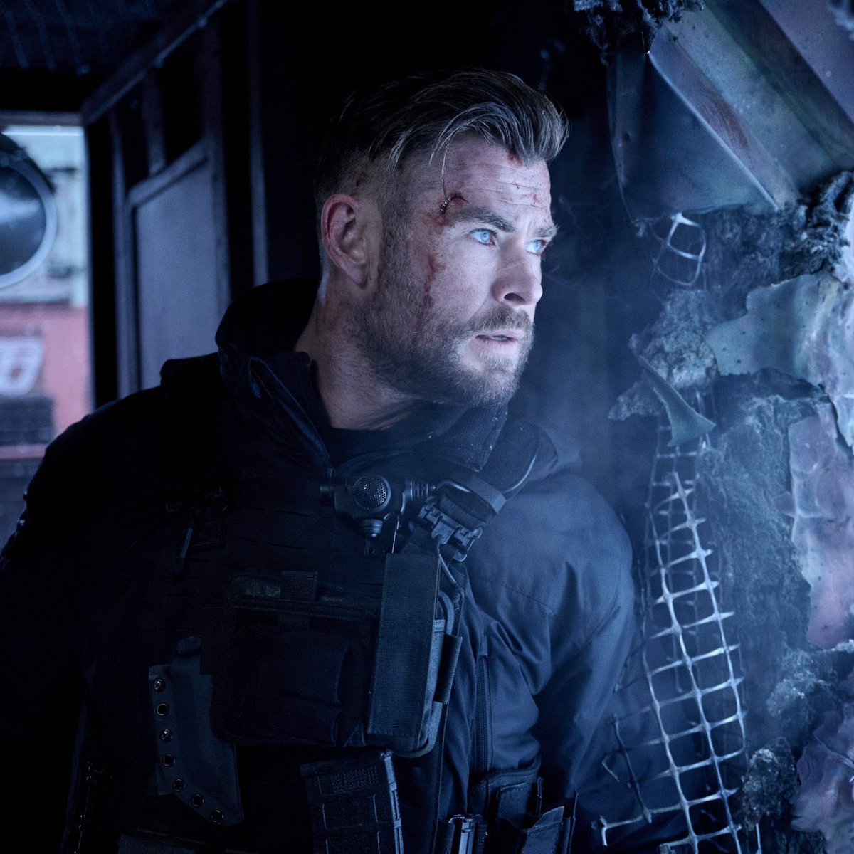 paulahborsagues's tweet photo. Resgate 2 é um filmaço, mta ação do começo ao fim, mt tiro,porrada,  martelada,facada e bomba, e umas mentiras que eu gosto de assistir kk. A sequência do filme só melhora, Tyler e Nik formam uma dupla mto foda, mas fiquei mt triste pelo irmão da Nik🥺.Filme mto bom,já logo o 3🔥 https://t.co/HNXAdBOVjK