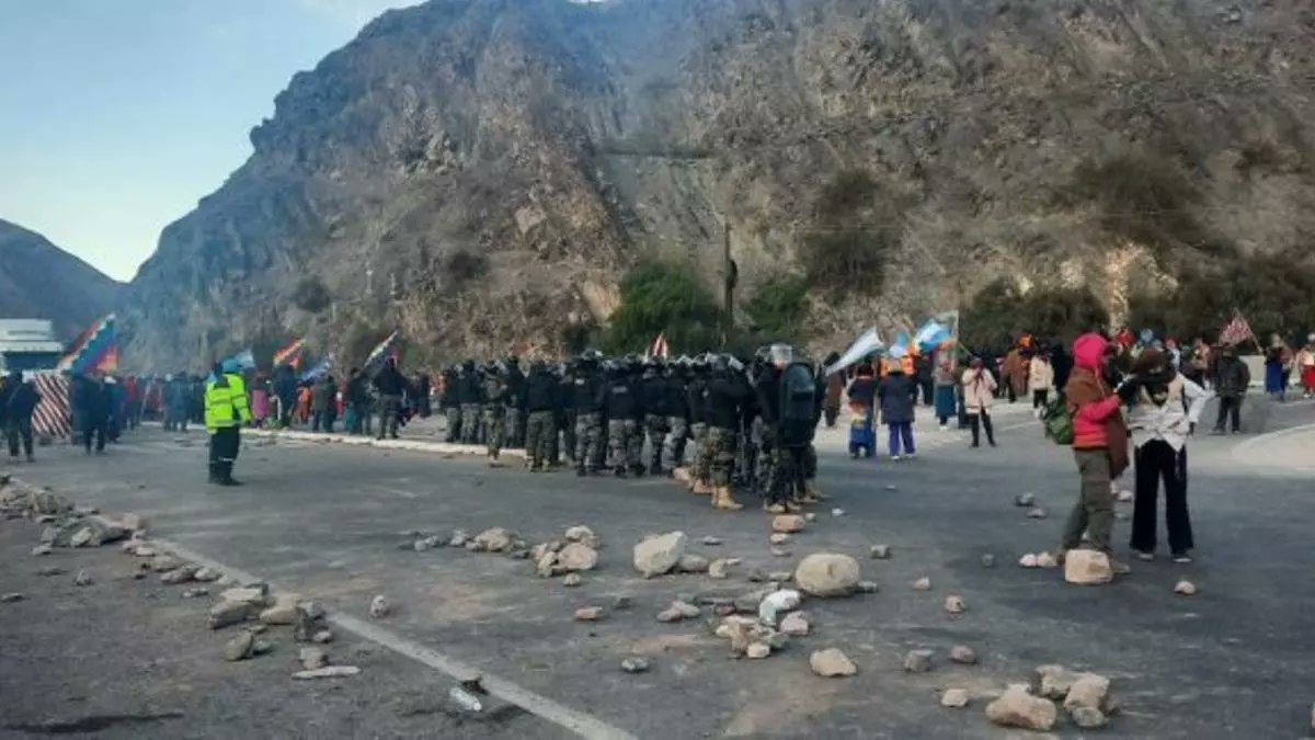 La gravísima situación por la que está atravesando el pueblo trabajador y las comunidades originarias de la provincia de Jujuy, a partir de una represión  sistemática del gobernador Gerardo Morales, merece el absoluto repudio de nuestra organización PJ Digital. (sigue)