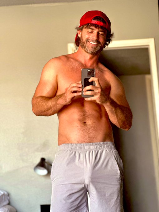 About to go for a jog https://t.co/atsvsWczuD