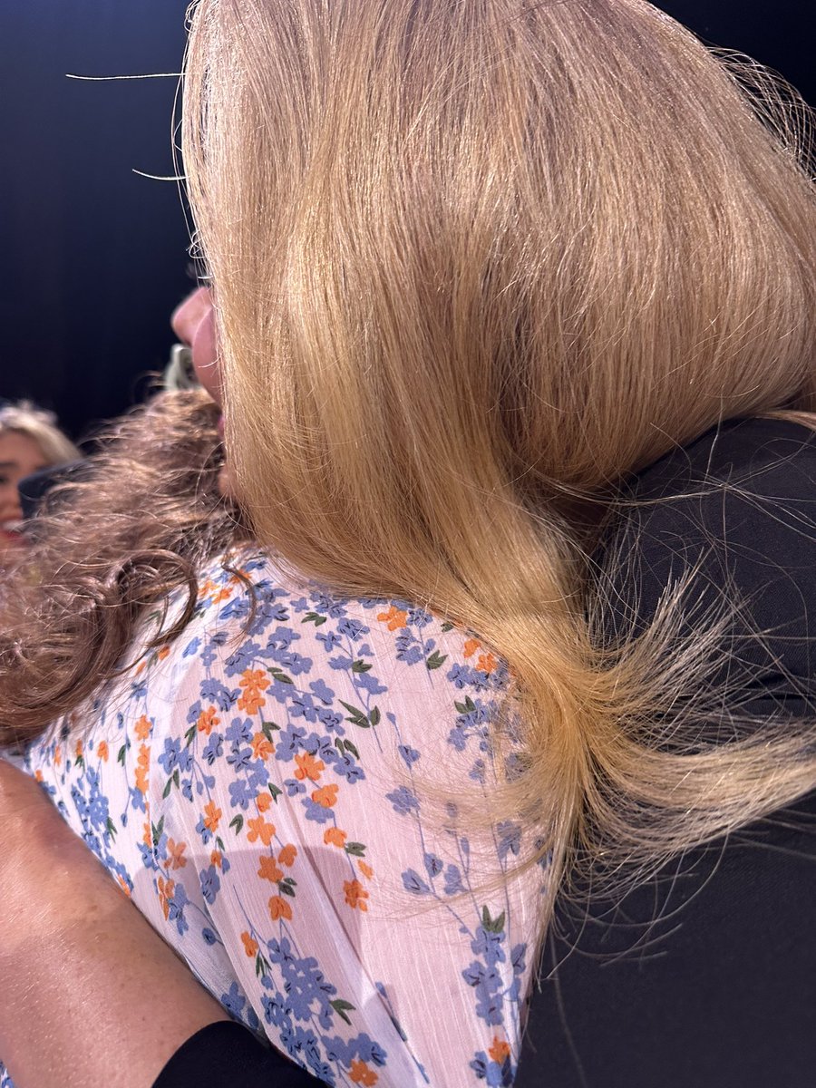 elphienthusiast's tweet image. who’s gonna tell her it finally happened