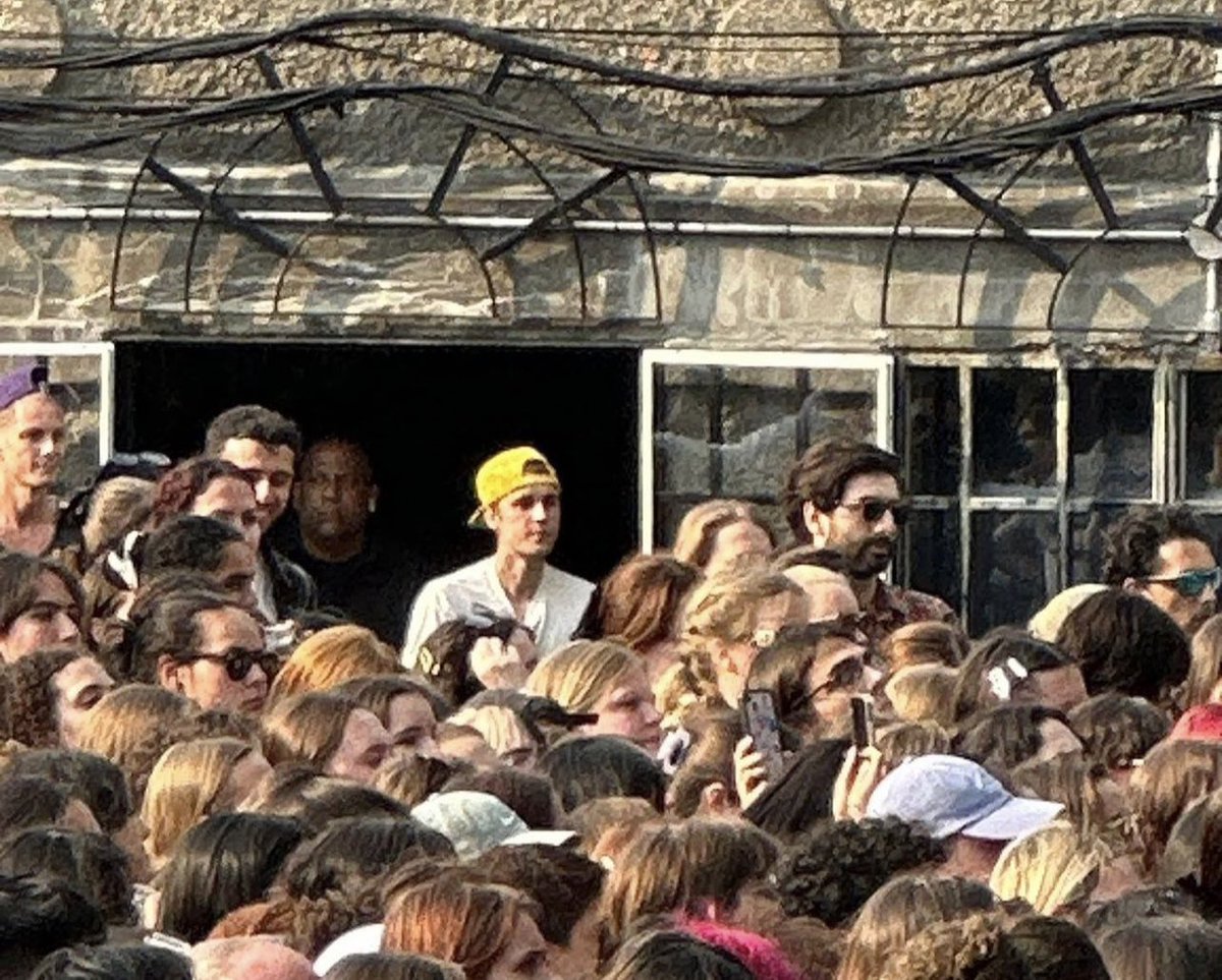 Justin Bieber Crew on Twitter "Photos of Justin and Hailey Bieber